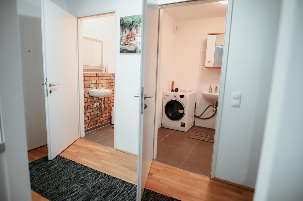 Cozy 105 Vienna