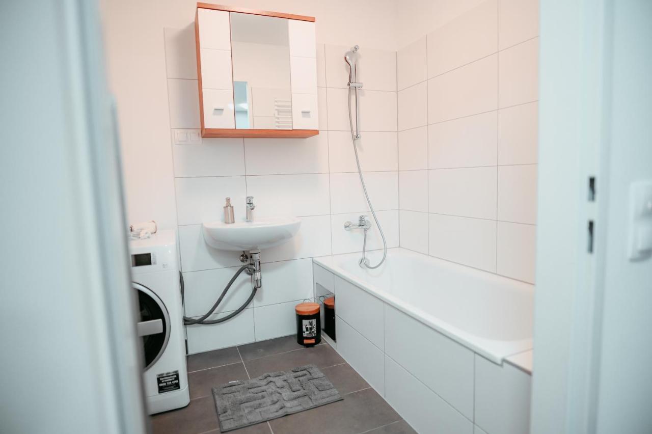 Cozy 105 * Vienna